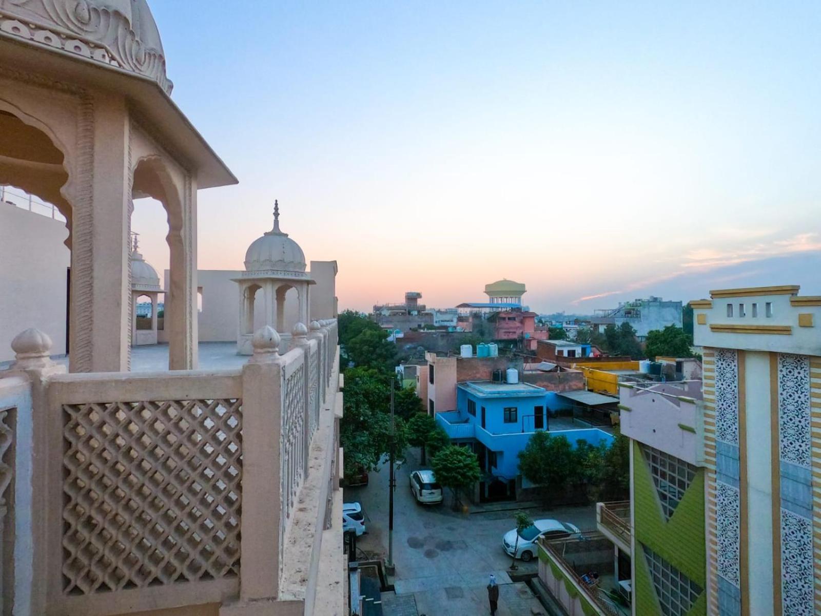 The Taj Vista Agra- Walking Distance To Taj Mahal Hotel Agra  Exterior photo