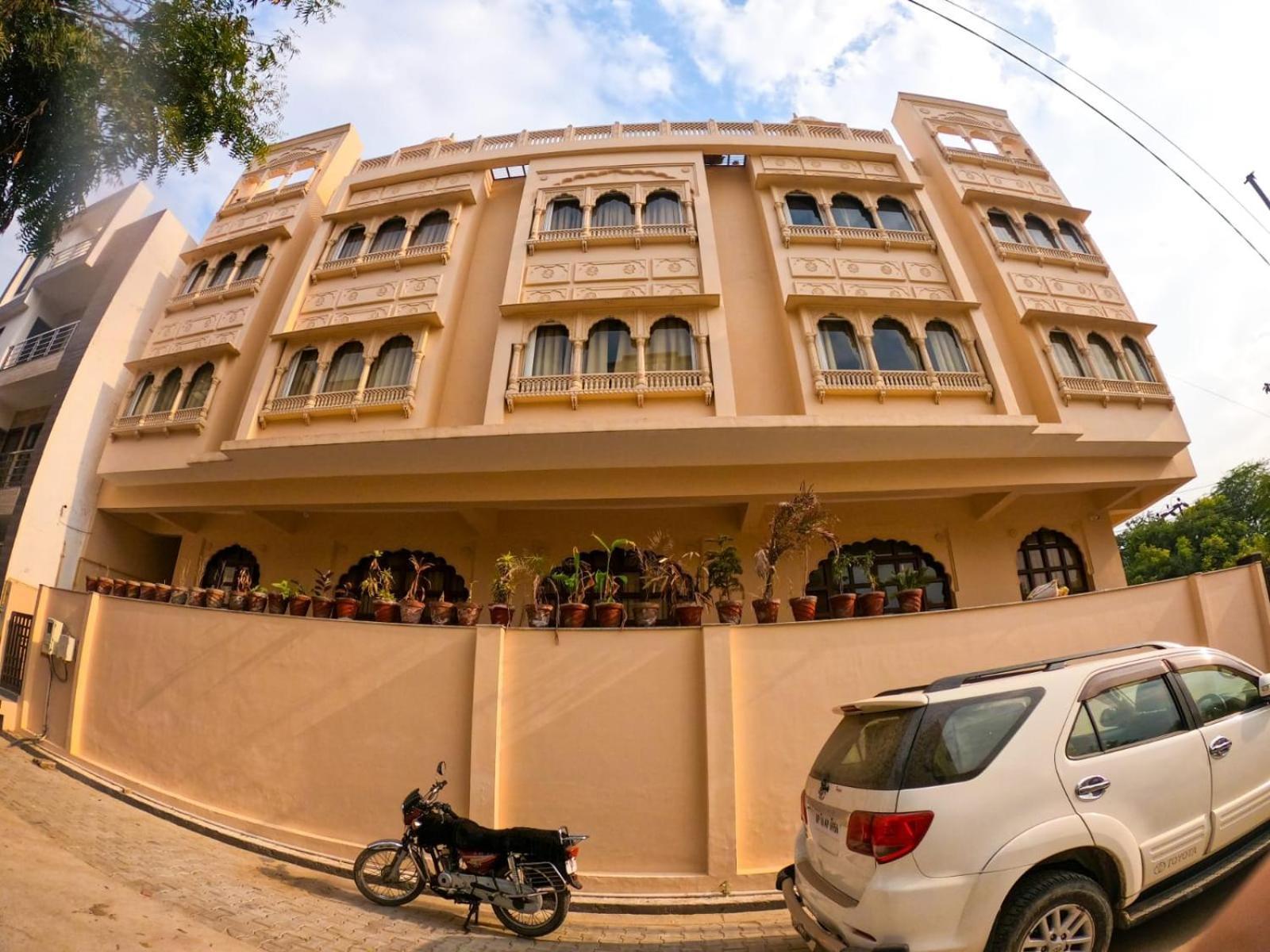 The Taj Vista Agra- Walking Distance To Taj Mahal Hotel Agra  Exterior photo
