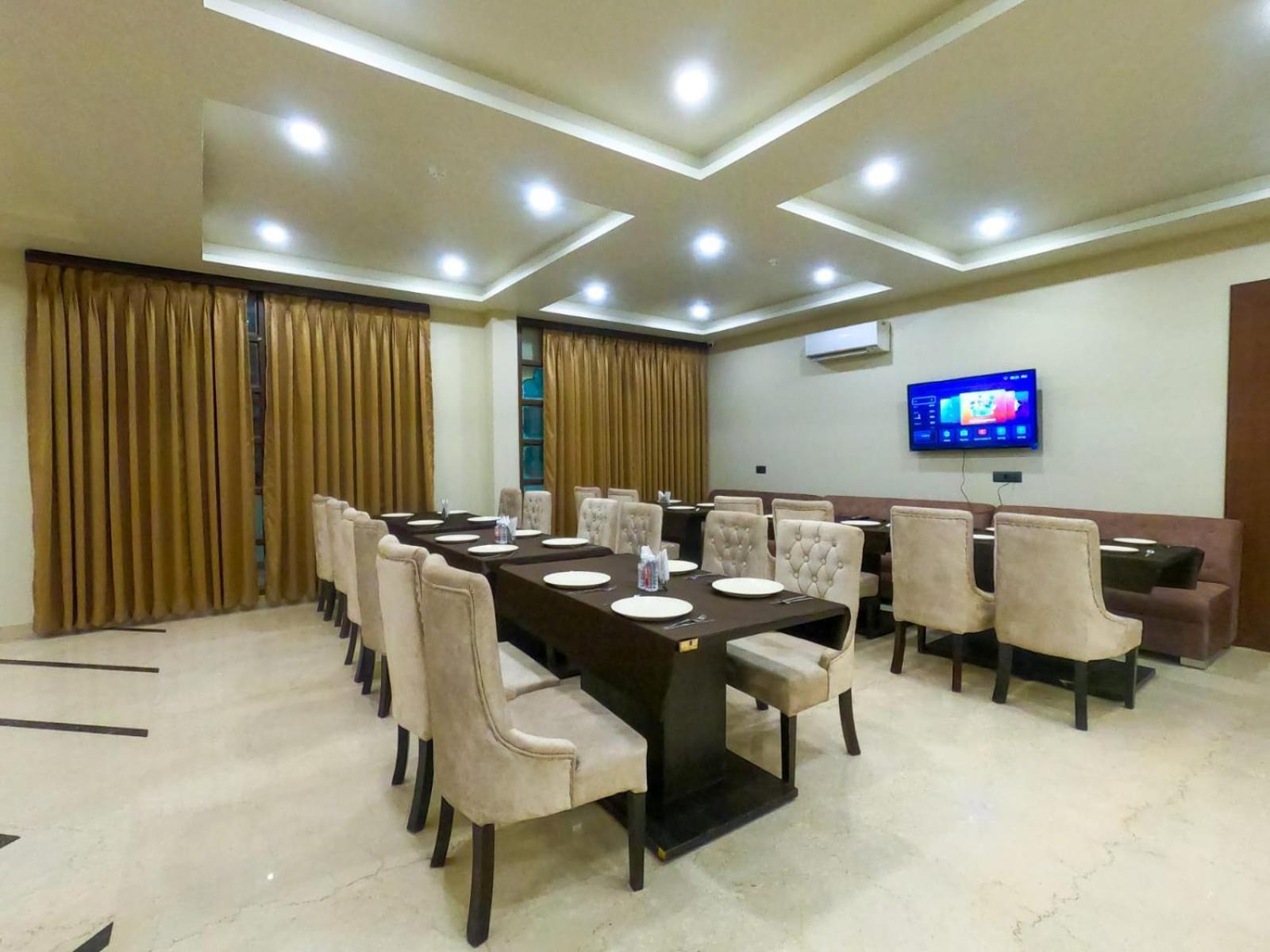The Taj Vista Agra- Walking Distance To Taj Mahal Hotel Agra  Exterior photo