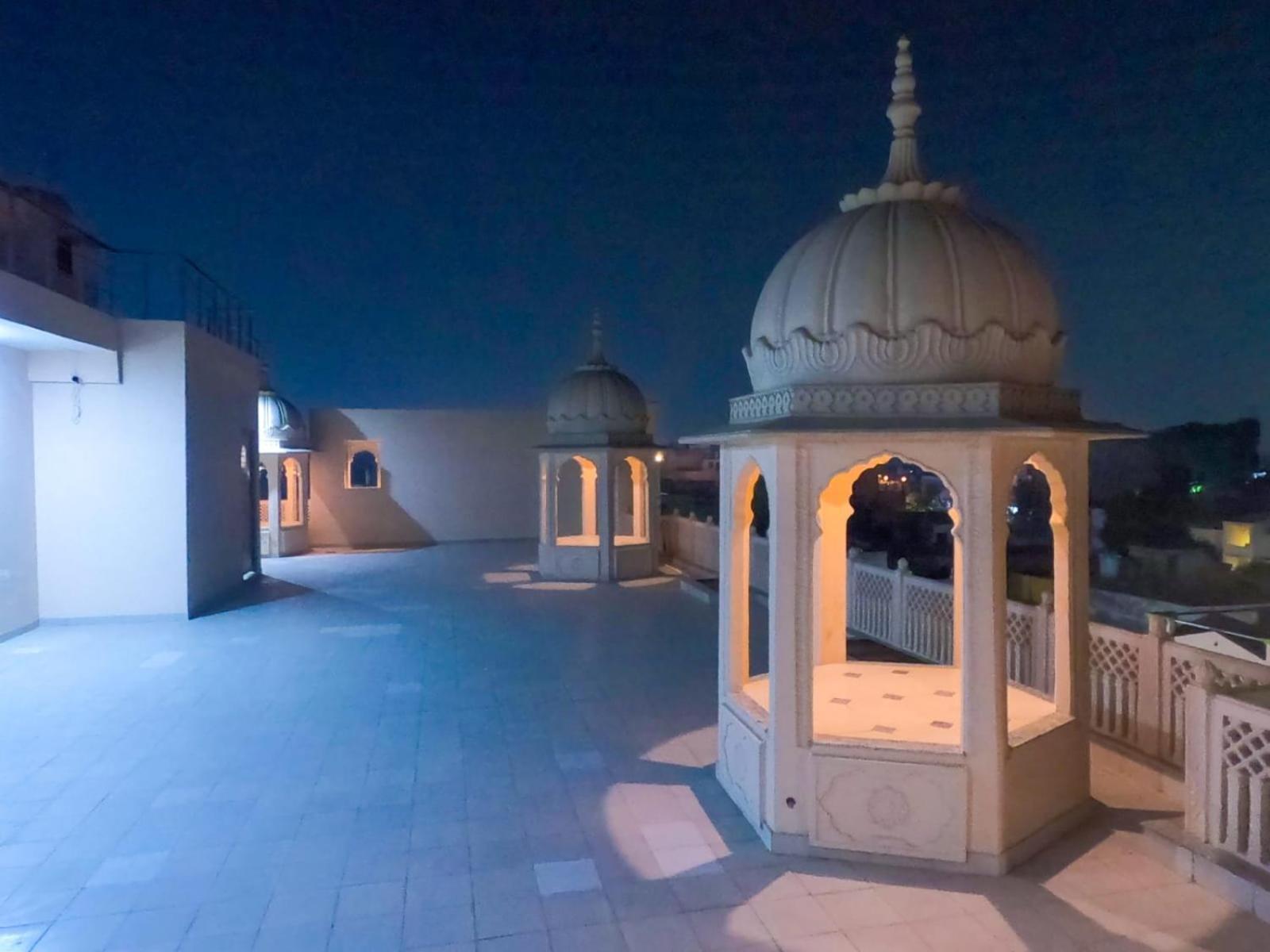 The Taj Vista Agra- Walking Distance To Taj Mahal Hotel Agra  Exterior photo